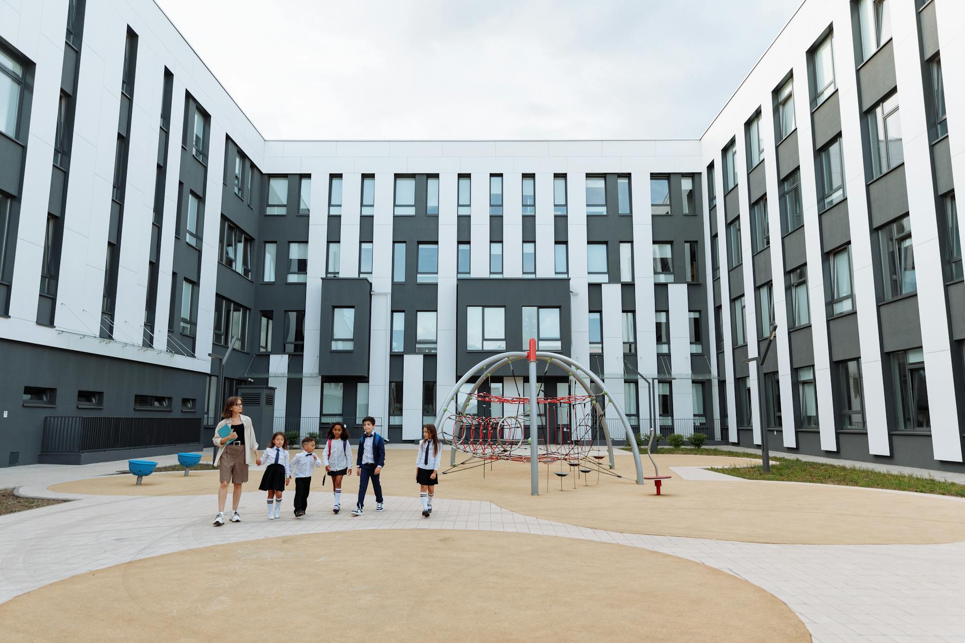 香港国际学校学费15-30万，IB还是A-Level？